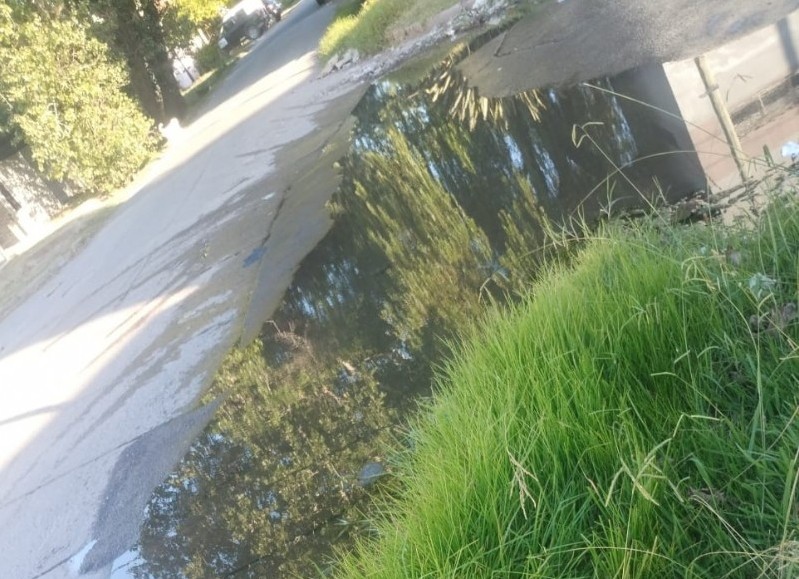 Se inundó la esquina a partir de una gran pérdida de agua