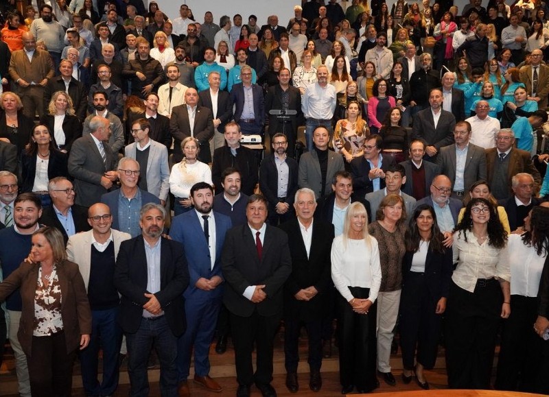Alak acompañó la asunción de Gustavo Marín como nuevo decano de la Facultad de Ciencias Médicas