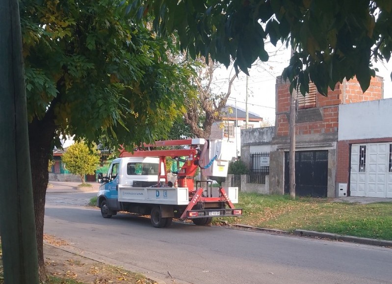 Camión de Luminarias trabajando en ADSL