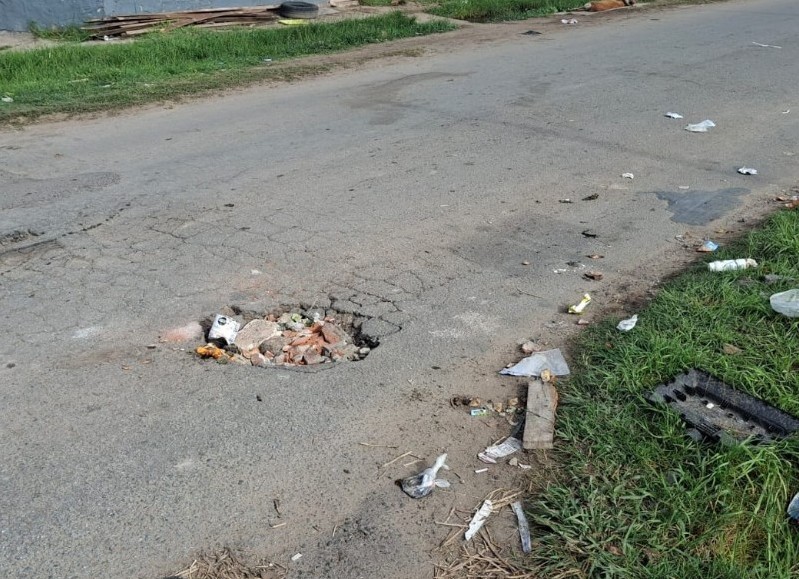 Cruce de calles rotos en Villa Montoro preocupan a los vecinos