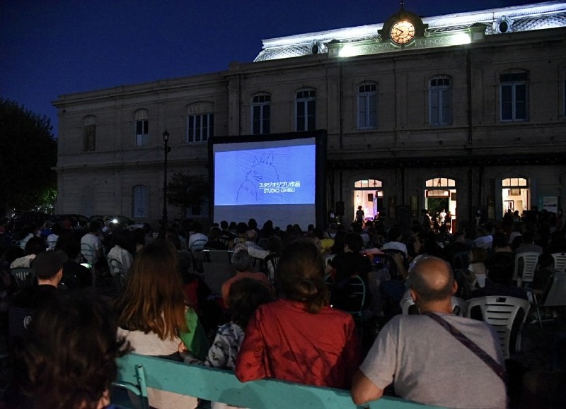 Cine al aire libre en los barrios: Una nueva propuesta gratuita de la Municipalidad de La Plata