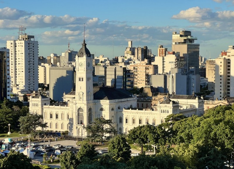 Funcionamiento de los servicios municipales durante los feriados del jueves y el viernes