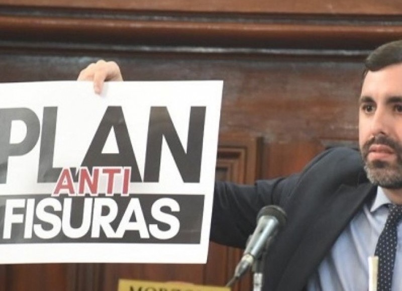El edil quiere construir un muro "antifisura" del conurbano apuntado como persona non grata