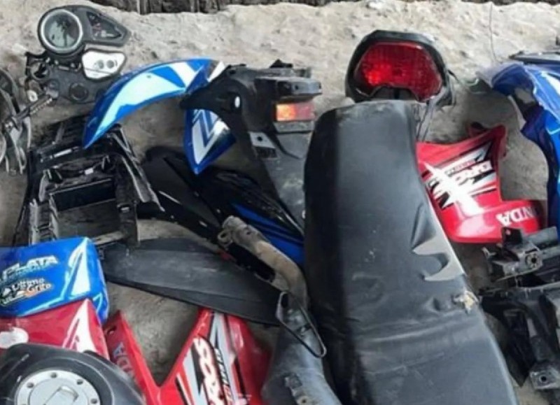 La Policía desbarató una banda roba motos en Los Hornos: cuatro aprehendidos y un importante secuestro de motopartes