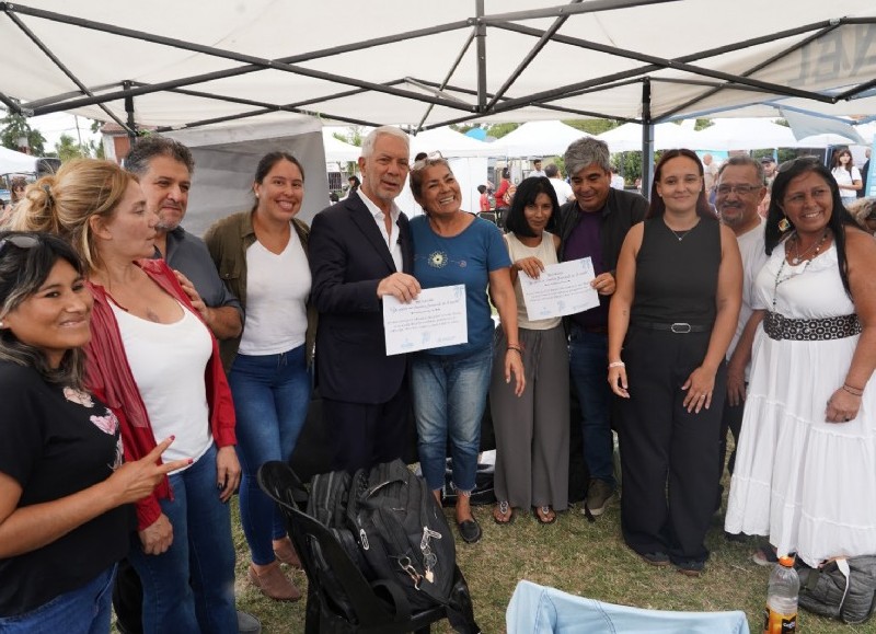 Villa Elvira recibió una jornada con trámites, vacunación, asesoramiento y mejoras