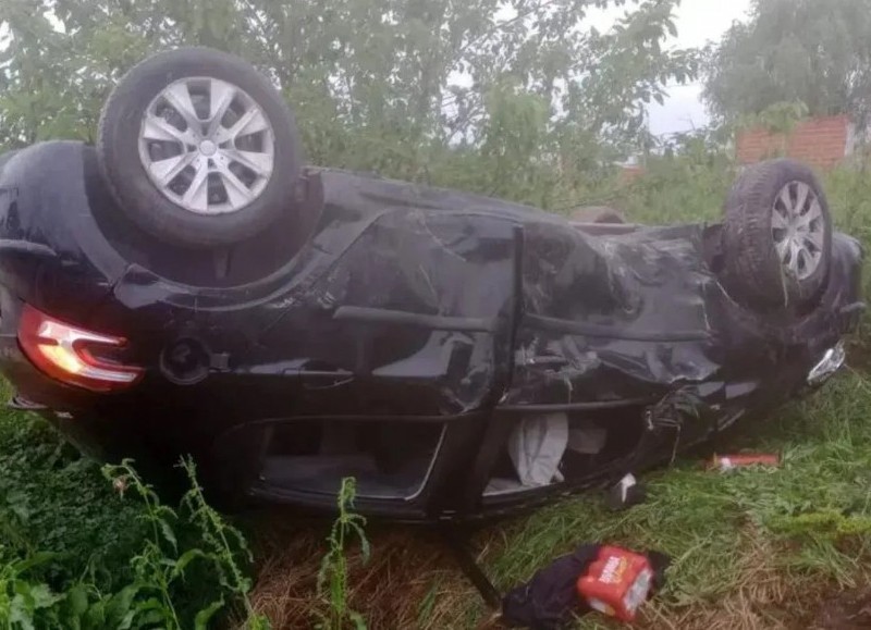 Murió un joven que había chocado y volcado en 117 y 609