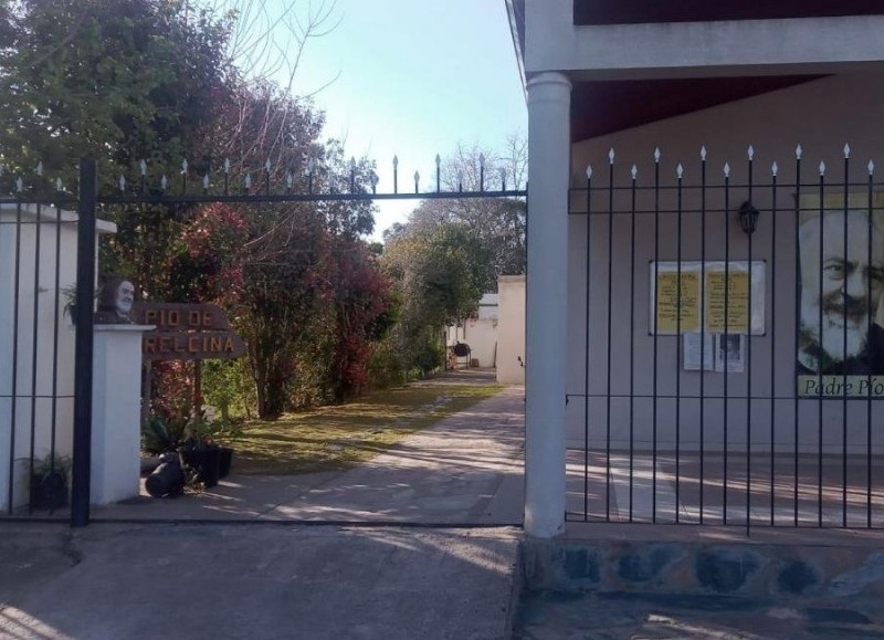 Indignación: se llevaron el portón de entrada de la iglesia de 604