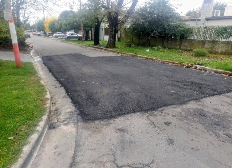 Por fin taparon el enorme pozo que había en 115 y 79