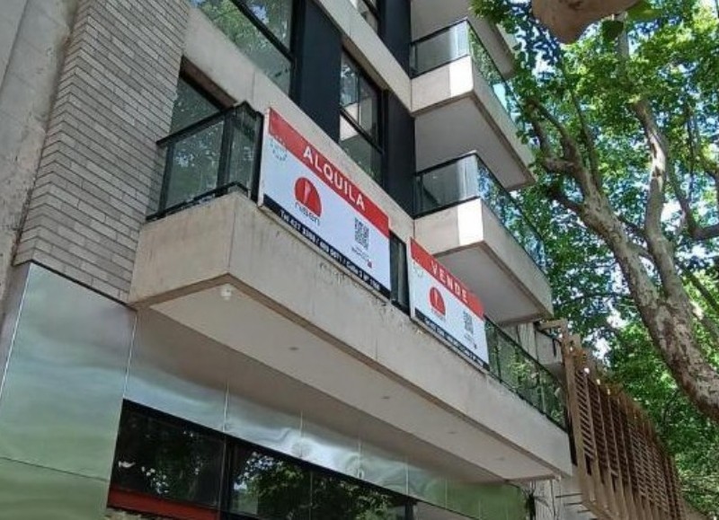 Endeudarse para poder pagar el alquiler: La situación en La Plata