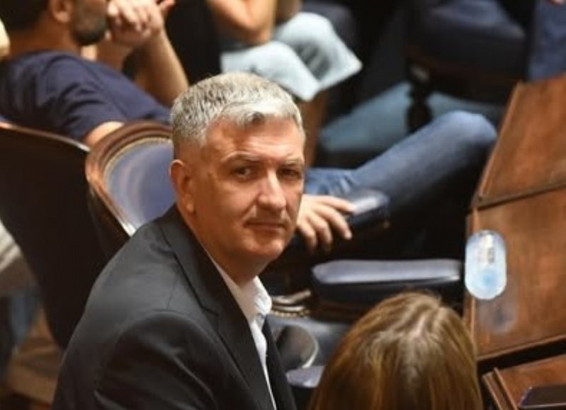 Diputado culpó a Milei por el cierre de comercios históricos en La Plata