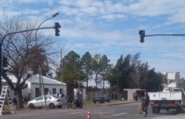 Colocaron semáforos en el cruce de 137 y 86: Muy pedido por la comunidad educativa de la EP72
