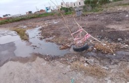 Desborde de cloacas y mal olor a metros de la Plaza Elvira Sotes