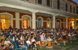 Viernes de Cine al aire libre en 71 y 17