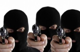 La policía trabaja en el identificación de los delincuentes que asaltaron a una mujer en 4 entre 72 y 73