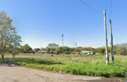Pastizal, basura y roedores al bordo de la avenida 90
