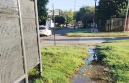 El drama del agua y la parada de colectivos de Barrio Jardín