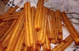 Salieron a vender churros  para sostenerse y así enfrentar la crisis