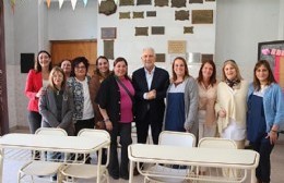 Alak entregó mobiliario y visitó escuelas donde se realizarán obras para más de 1.400 estudiantes
