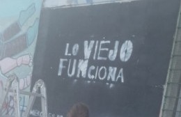 Festejos en la Escuela de Educación Artística de 76 entre 7 y 8