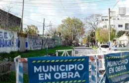 Vecinos piden que terminen el trabajo y retiren las vallas en 73 entre 116 y 117