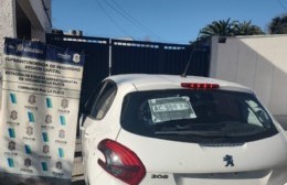 Detenido en 74 entre 14 y 15 por conducir auto robado