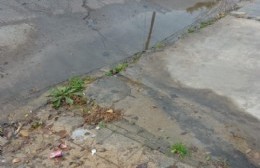 Persona discapacitada sufre por la falta de agua