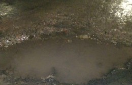 Empiezan con un hilo de agua y terminan siendo pozos enormes