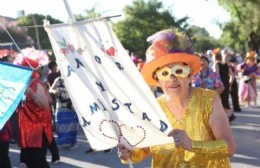 Los Hornos celebró su 143 aniversario con un colorido festejo para toda la familia