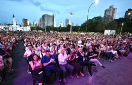 Ante una multitud de vecinos, Nico Sorín abrió la Semana de la Música en La Plata
