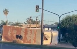 "Dejalo manejar al nuevo que vino recomendado": Camión volcó en el Centenario