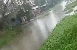 El temporal anegó varias calles en la región