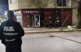 Se incendió un comercio de comidas en pleno barrio norte