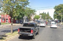 Quejas por las motos y bicicletas que no frenan en los semáforos en rojo