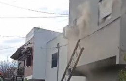 El incendio de 77 entre 5 y 6: Un hombre discutió con su madre y prendió fuego la casa