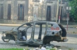 Plaza España: Agarraron un auto de contenedor