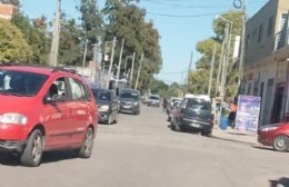 El pozo de 117 y 96 es imposible que nadie lo pueda esquivar y sigue sin bacheo