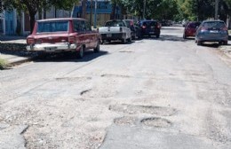 Barrio Parque San Martín: Enorme pozo en plena calle