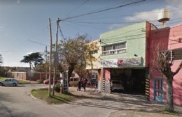 Accidente que derivó en un choque a la cortina de un comercio