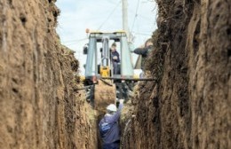 Nuevas cañerías en Los Hornos que traerán soluciones a casi 50 mil vecinos