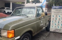 72 entre 9 y 10: Vestido de militar y con una camioneta con inscripciones del Ejército, todo falso