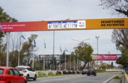 Lectores de patentes en la bajada de la Autopista