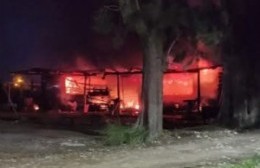 Incendio y alarma en Parque Sicardi con el incendio de un comercio