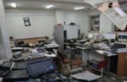 Entraron por un boquete en la escuela de 131 entre 77 y 78: Robaron e hicieron un desastre