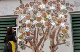Mosaiquistas de Villa Elvira realizan murales en instituciones públicas