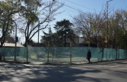 La Municipalidad cercó otra Plaza: Esta vez la obra se proyecta en Los Hornos
