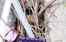 Vecinos de Barrio Jardín piden soluciones por la rotura del piso en el trayecto de la obra hidráulica