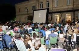 Febrero con cine gratuito: funciones en barrios, plazas y centros culturales de La Plata