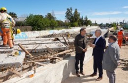Alak y Katopodis supervisaron el avance del puente del Arroyo El Gato: permitirá duplicar la capacidad de drenaje