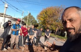 Corriente Néstor Kirchner: En jornada militante colocaron un cruce de calle en 6 y 618