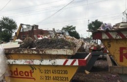 A pesar de las denuncias empresa mantiene volquetes en la vía pública: La oposición le pide respuestas al Intendente